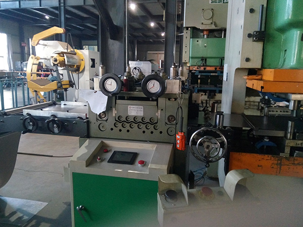 客戶(hù)調(diào)機(jī)現(xiàn)場(chǎng)