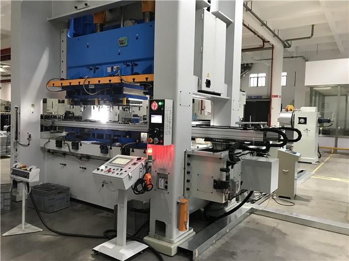 沖壓機械手操作中注意哪些規(guī)范要求？