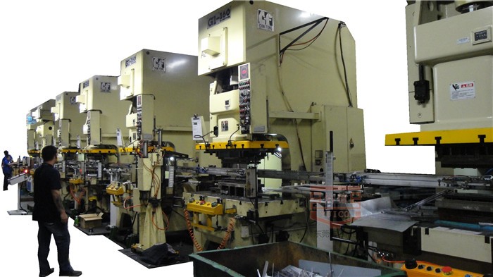 使用沖壓機(jī)械手實(shí)現(xiàn)自動(dòng)化有哪些優(yōu)勢(shì)？