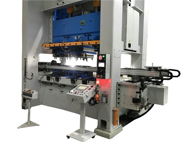 三次元機(jī)械手的核心特性解析：如何打造高效精密沖床的智能解決方案？