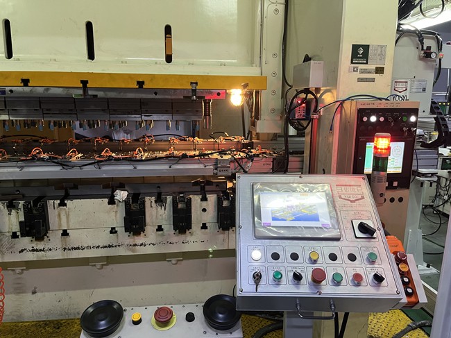 三次元機(jī)械手主要由哪些部分組成？