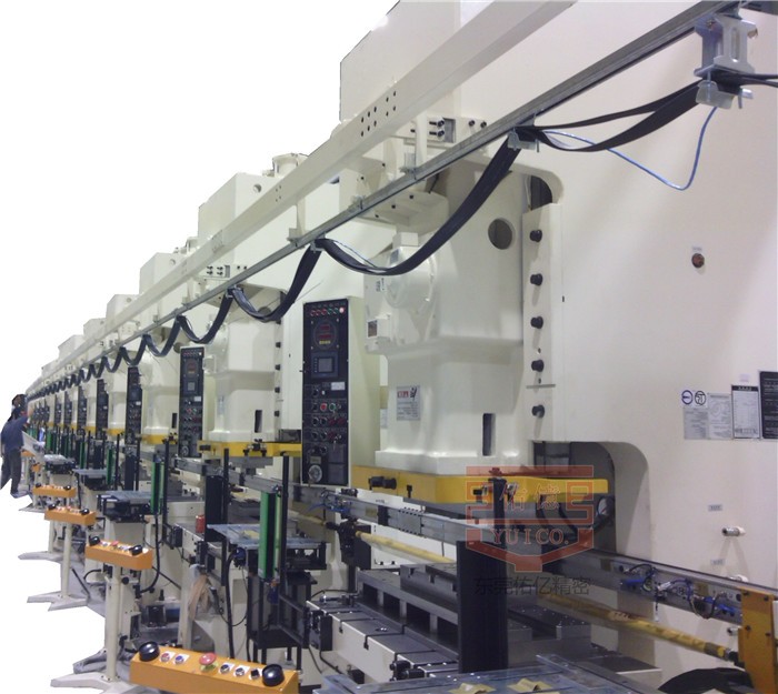 連桿式多工位機械手：推動自動化沖壓生產(chǎn)線升級的重要設(shè)備