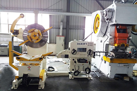 復(fù)工復(fù)產(chǎn)，山東客戶訂購(gòu)多臺(tái)三合一送料機(jī)