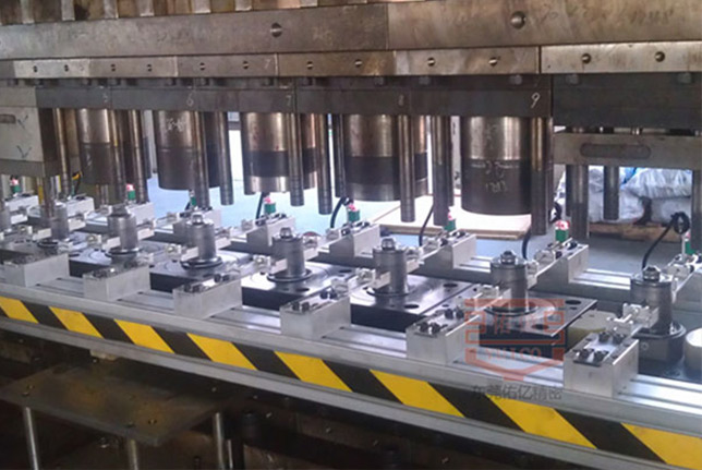 (汽車行業(yè))三次元傳送機械手配沖床安例